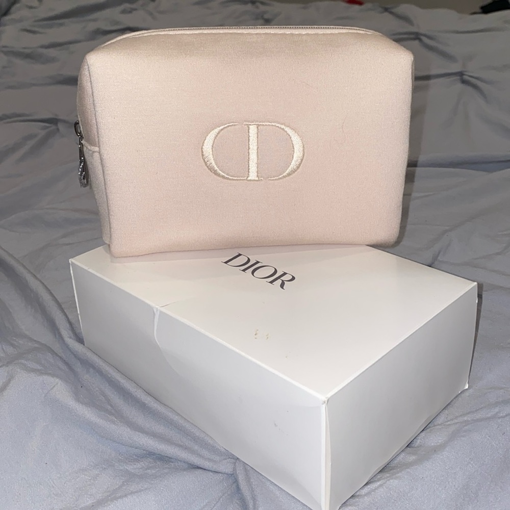 NWOT Cream Dior Cosmetic Pouch W/ Box Size 6x4x2 - Picture 1 of 9